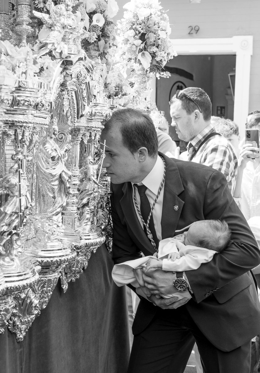 Momentos_dl's tweet photo. #SemanaSanta2023 #DomingoDeReencuentro @ResurreccionSev https://t.co/6sDWhHDPQE