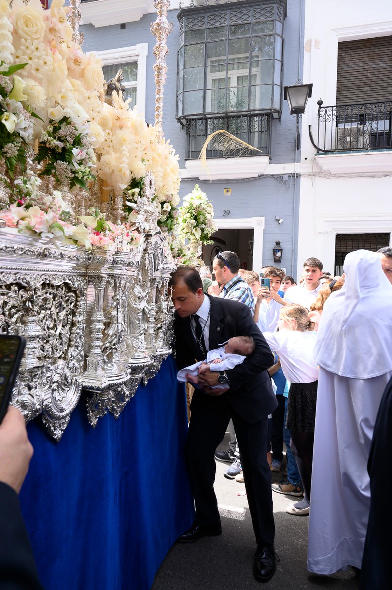 Momentos_dl's tweet photo. #SemanaSanta2023 #DomingoDeReencuentro @ResurreccionSev https://t.co/6sDWhHDPQE