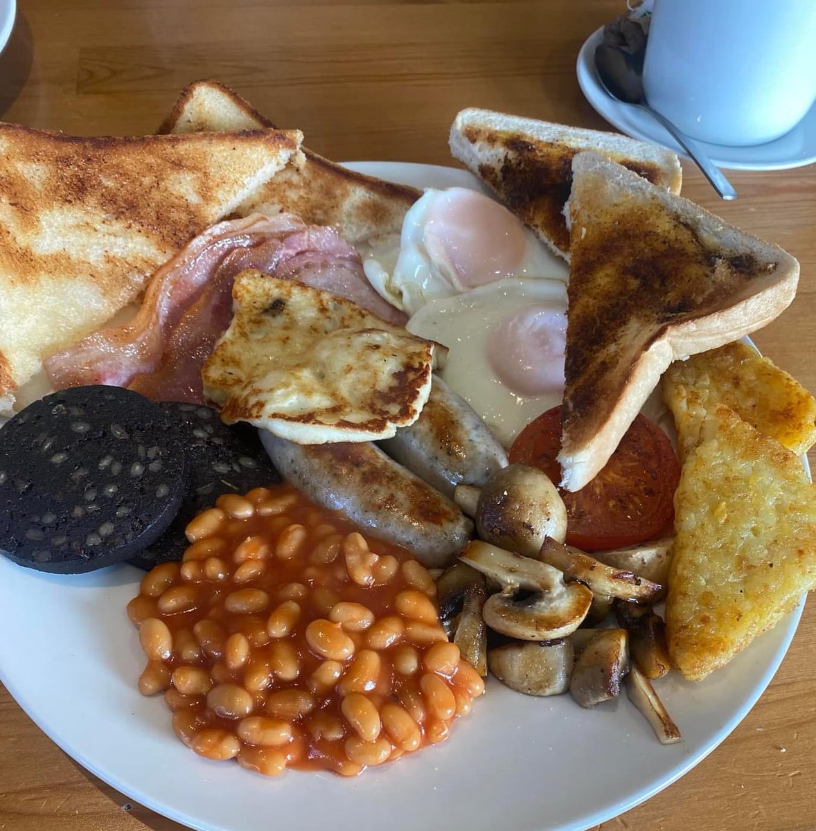 £12 fry up at The Deil Cafe in Allestree, Derby… Halloumi anyone? 👀

📸 Shafiq Ali