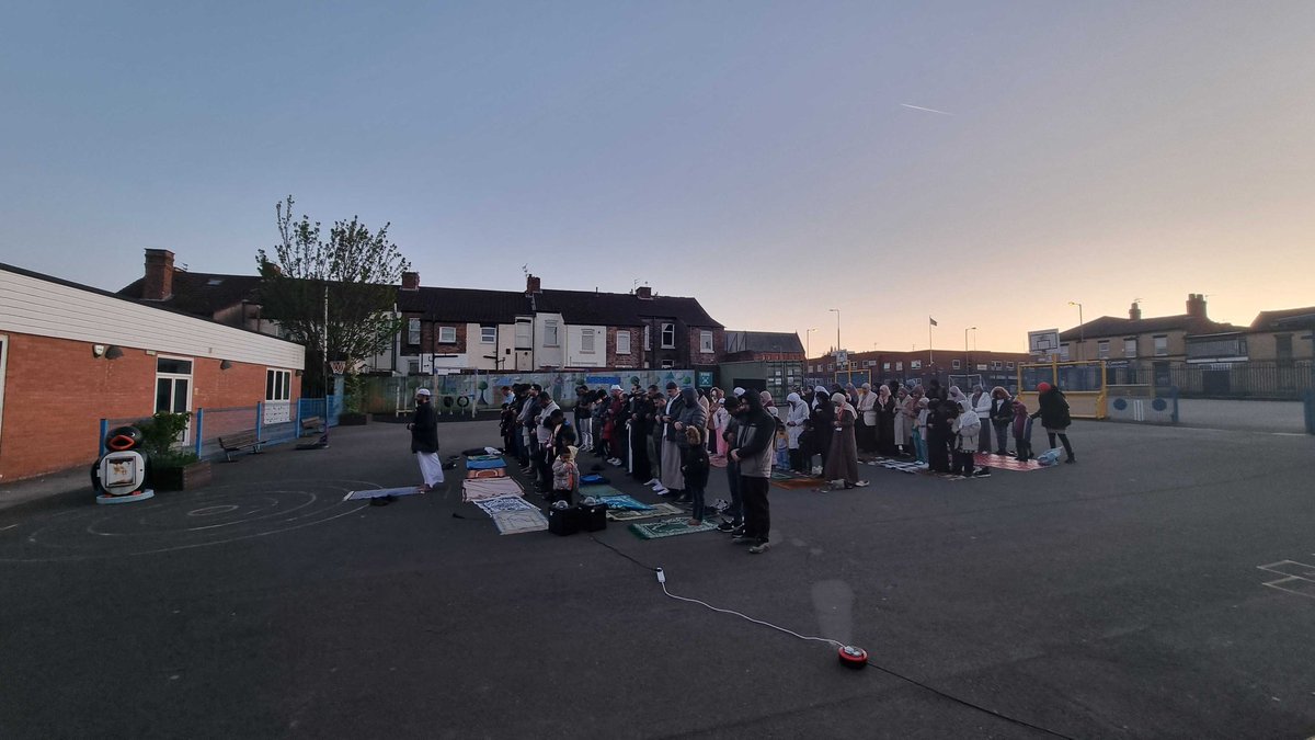 RBentley_REMAT's tweet photo. I absolutely love working in a school within such a generous and kind community! What a brilliant evening and wonderful event! Thank you so much to all of our families for being so giving and sharing this special moment with us (and so much food!) ☪️ #iftar https://t.co/rYaU6fsYtP