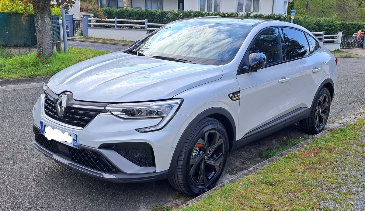 Mon nouveau carrosse pour ces 3 prochaines années 😍
Découverte de l'hybride, c'est super agréable à conduire et ça s'annonce très économique à la pompe.