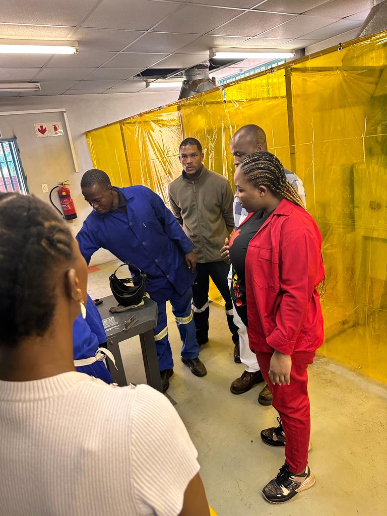 ennie_makhafola's tweet photo. ♦️In Picture♦️

MMC for Health &amp; Social Development was at the Orange Farm on an oversight at the Social Development Centre, where the Food Resilient Unit have both a farm, a bakery which are ran by the community &amp; a Skills Development Centre for Children &amp; Adults to be empowered https://t.co/11BgRW6Dxd