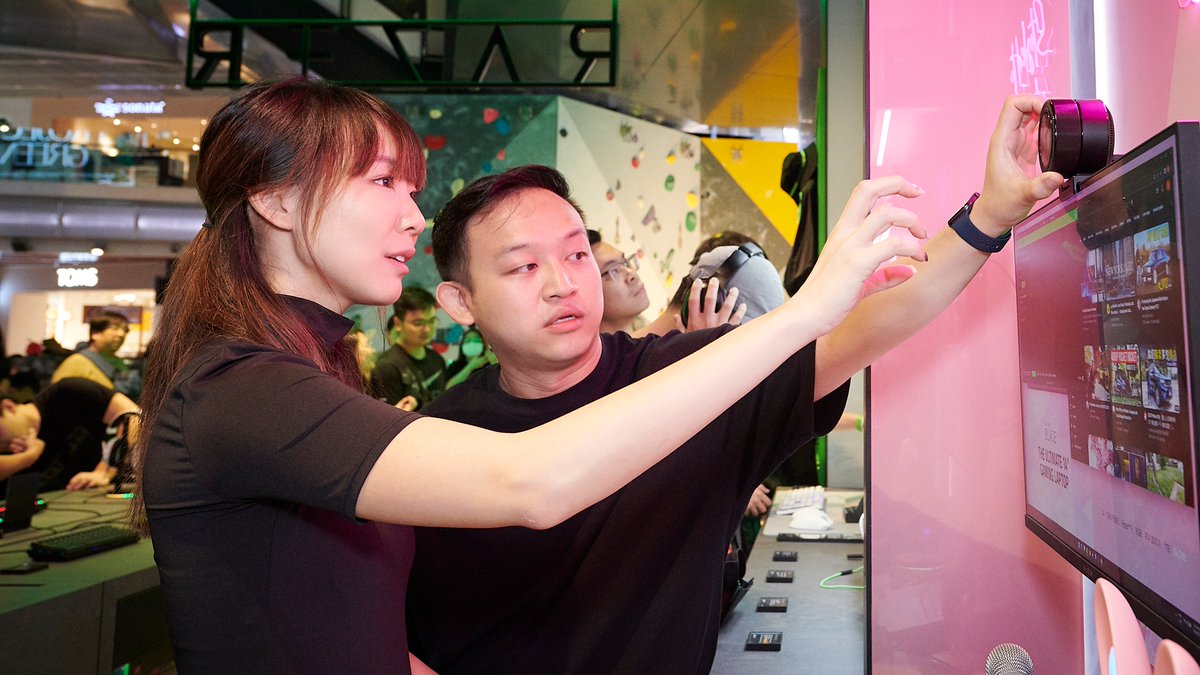 RazerStore's tweet photo. A new RazerStore has spawned in Singapore. Huge thanks to everyone who joined our grand opening of RazerStore Funan! If you’re in the area, drop by to check out our latest gear and exclusive zones dedicated to pro gaming, streaming, and more: https://t.co/r0NwNdDNFA https://t.co/mqhvjGZKKs