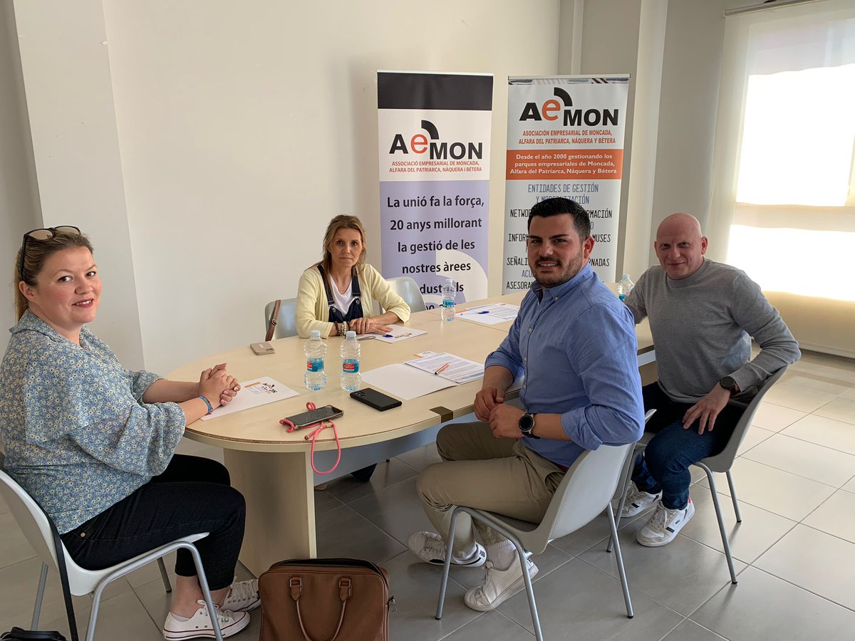 AEMONasociacion's tweet photo. 🔸#AEMON ha mantenido hoy una reunión con representantes de @popularsmoncada para exponer los retos y necesidades de los #parquesempresariales #Moncada1, #Moncada2 y #Moncada3.
@Vicente_Valverd https://t.co/Df5lTdZIeU