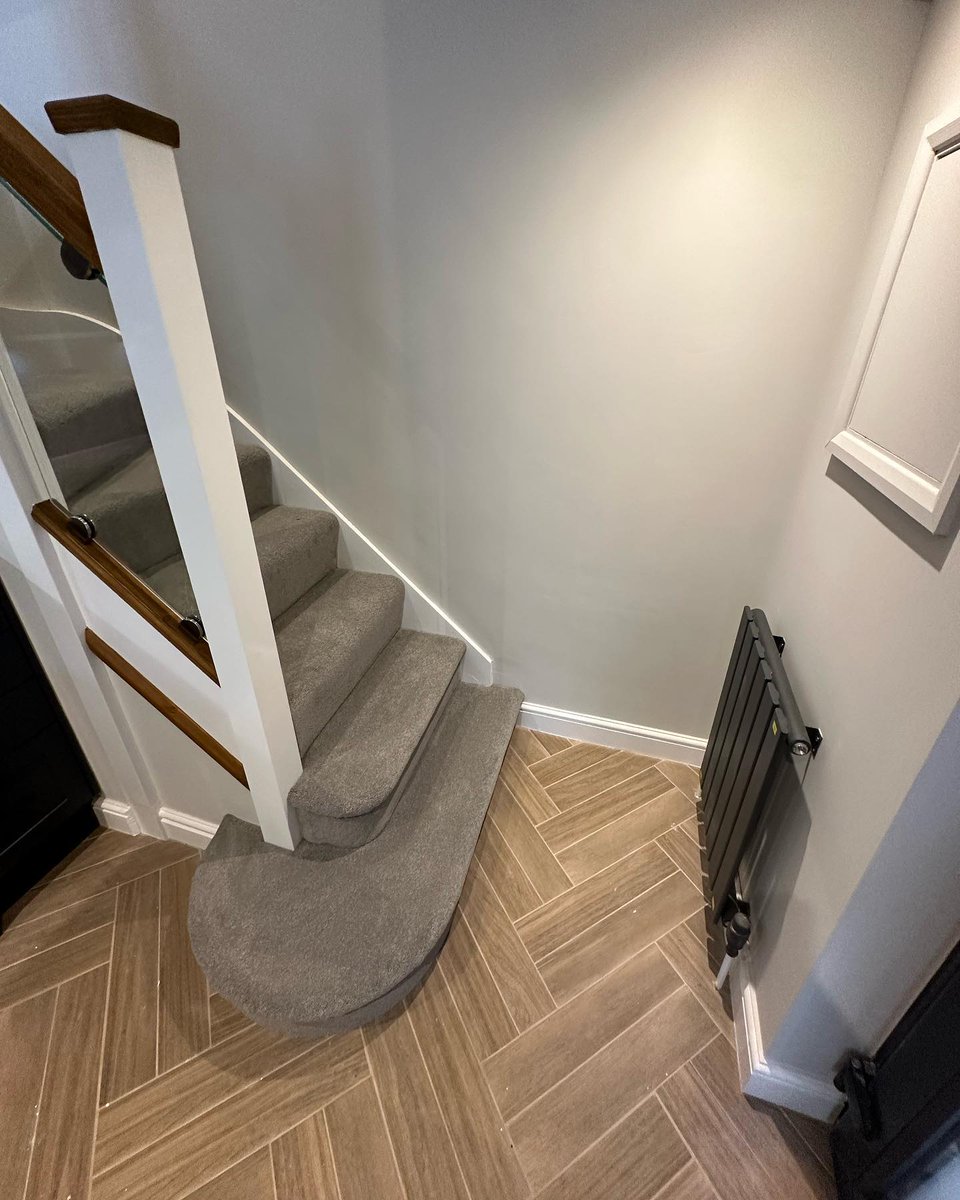 FurlongFlooring's tweet photo. Our elegance carpet in the colour Excalibur wonderfully fitted on stairs and hallway 😍. 

Check out how this range on our website - https://t.co/MFYiaFGoFj

#flooringforeveryroom #FirstChoiceFlooring #flooring #carpet #carpetflooring #carpetinstallation #flooringretailer https://t.co/OsEn4wUYt7