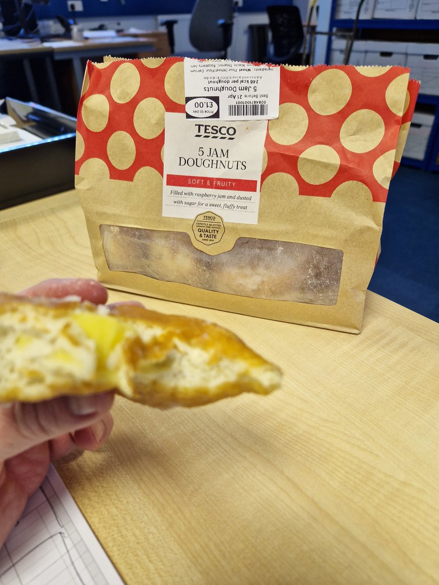 MrBrewski81's tweet photo. @Tesco You stole the jam out of my doughnut 🤦🍩 https://t.co/pW9J7HIlIy