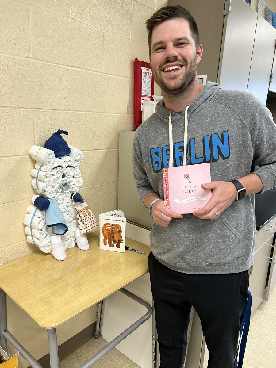 sarahnethero's tweet photo. #obhsscience is expecting another baby bear very soon! @BrettColburn π» π https://t.co/NFOYwx3Hev