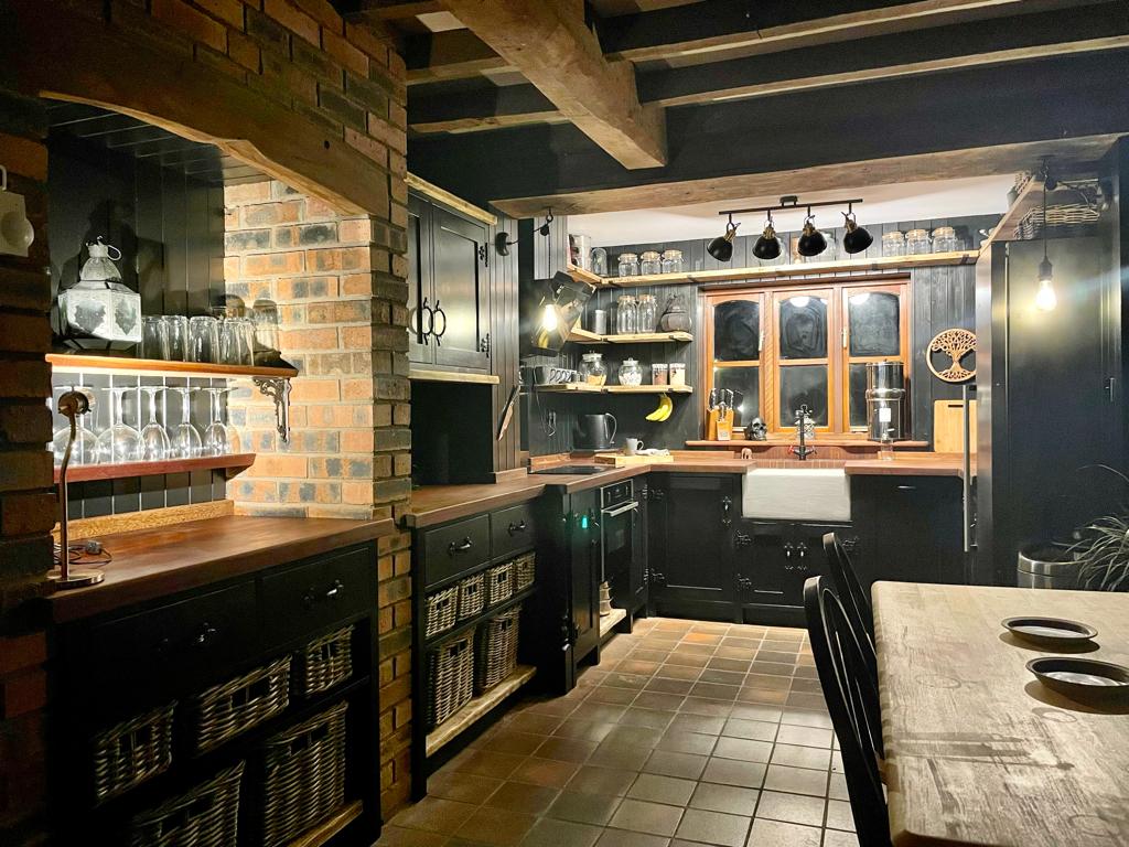 Our basketware is NOT just for logs. One of our customers designed and built his own bespoke kitchen using our baskets and what a stunning job he's done ❤.
Image used by kind permission of owner. 
#basketware #design #build #butlerandsweatman #Ledbury #Herefordshire