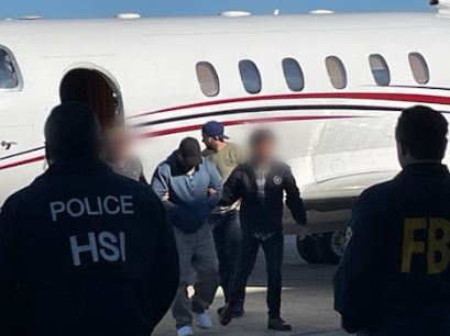 #ICYMI: Jorge Ivan Gastelum Avila, aka Cholo Ivan, a Sinaloa #cartel hitman and El Chapo’s head of security, was extradited to the U.S. on #drugtrafficking and firearm charges following an investigation by <a href="/HSIArizona/">HSI Arizona</a> and the <a href="/FBI/">FBI</a> Washington field office: xsm.link/wbob4z