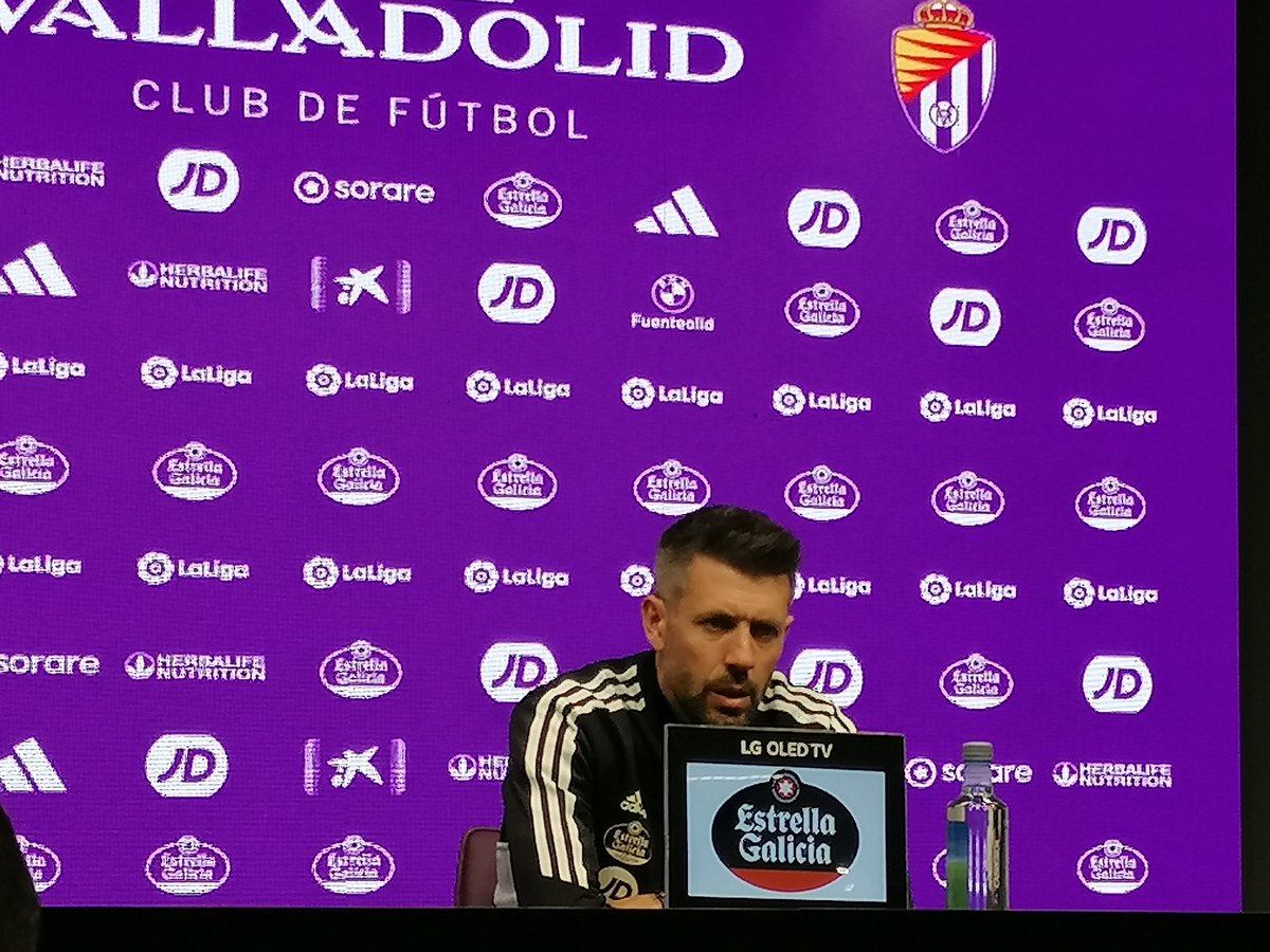 MARCAvalladolid's tweet photo. 🎙️ PEZZOLANO, en rueda de prensa, sobre las palabras de Setién: "Prefiero que el rival quede con bronca y dolido. Que nos odien todos, no quiero quedar como amigo de nadie, porque quiere decir que nos ha ido bien. No hicimos cosas antideportivas ni perdimos tiempo" https://t.co/sLxb3j038W