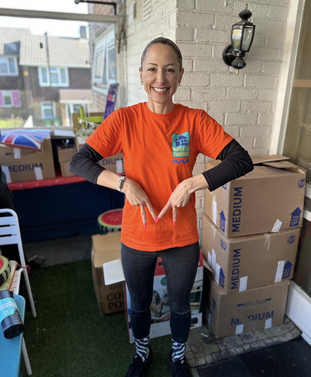 🌟 Minderful's Januarie doing what she does best: decluttering and organising! 🌟 #selfcare #kindness #helpingothers #decluttering #newbeginnings #organising #volunteering