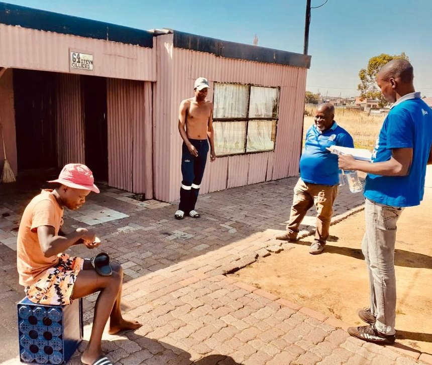 DA_Mpumalanga's tweet photo. 📌Charl Cilliers
#BluWave in Govan Mbeki Constituency ( Charl Cilliers)
#TheDAgetsThingsDone
#VoteDA2024 https://t.co/iv9S6y7Txy