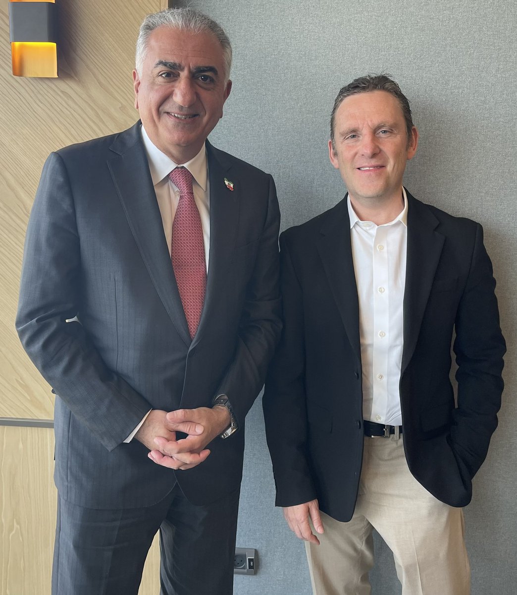 mdubowitz's tweet photo. خوشوقتم که در اسرائیل با شاهزاده رضا پهلوی ملاقات کردم و درباره راهکارهای عملی حمایت حداکثری از مردم ایران، فشار حداکثری بر رژیم، و تشویق وفاداران به رژیم به پشت کردن به آن گفتگو کردیم.

#WomenLifeFreedom #IranRevolution
#Mahsa_Amini https://t.co/p0qTPlN397