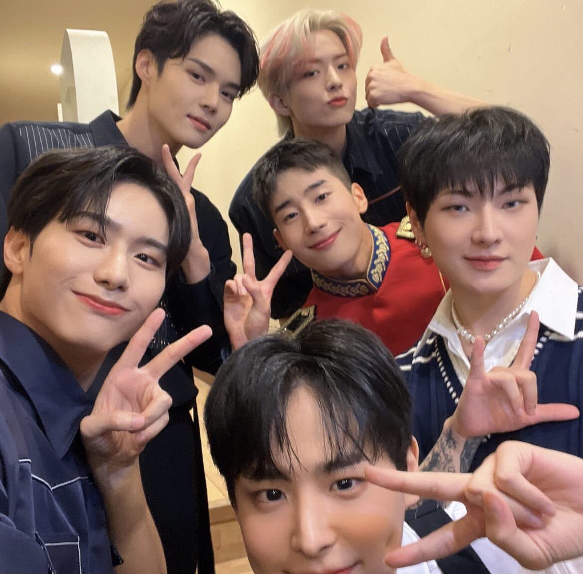 npomvtt's tweet photo. IST Ent. informa que após discussões, Choi Byungchan, Jung Subin e Do Hanse do VICTON decidiram deixar a companhia após a expiração de seus contratos, ocorrida hoje.

Devido ao tempo de serviço militar, Han Seungwoo, Kang Seungsik e Im Sejun tiveram seus contratos reajustados e permanecerão na empresa por mais tempo. Os três continuarão suas atividades programadas, incluindo promoções solo e musicais.