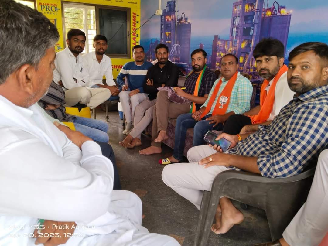 AlkeshBjp's tweet photo. આજ રોજ દિયોદર તાલુકા યુવા મોરચાની આગામી કાર્યક્રમો  (બુથ સશક્તિકરણ,સરલ એપ,મન કી બાત)  મુખ્ય કાર્યકરો સાથે બેઠક યોજાઇ https://t.co/TRMrXWKmID