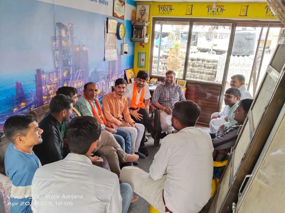AlkeshBjp's tweet photo. આજ રોજ દિયોદર તાલુકા યુવા મોરચાની આગામી કાર્યક્રમો  (બુથ સશક્તિકરણ,સરલ એપ,મન કી બાત)  મુખ્ય કાર્યકરો સાથે બેઠક યોજાઇ https://t.co/TRMrXWKmID