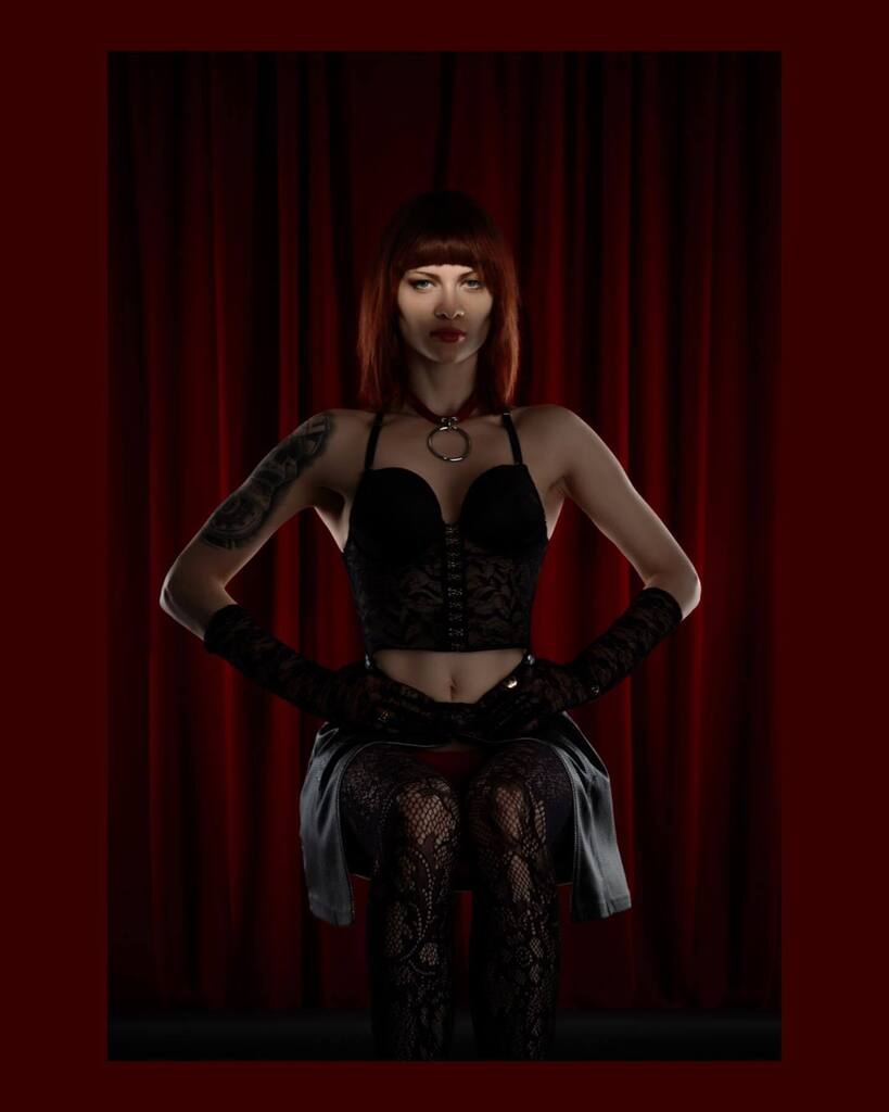 NigelRGlasgow's tweet photo. Fun moody studio shoot with @miss.jo.m. Lighting inspired by Anjelica Huston as Morticia Addams 
.
.
.
#nigelrglasgow
#pentax
#pentaxk1
#pentaxphotography
#shotwithpentax
#shootpentax
#blackphotographer
#TheBritishBlacklist
#londonphotographer
#photographerlondon
#pentaxgram… https://t.co/pSWZQ9oefW