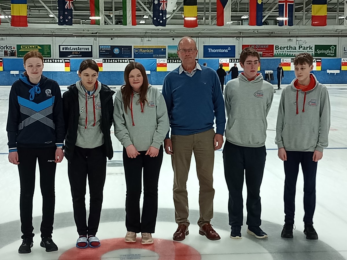 LomondKHS's tweet photo. Congratulations to our curlers - great result before the holidays! https://t.co/KkPW9jt9oB