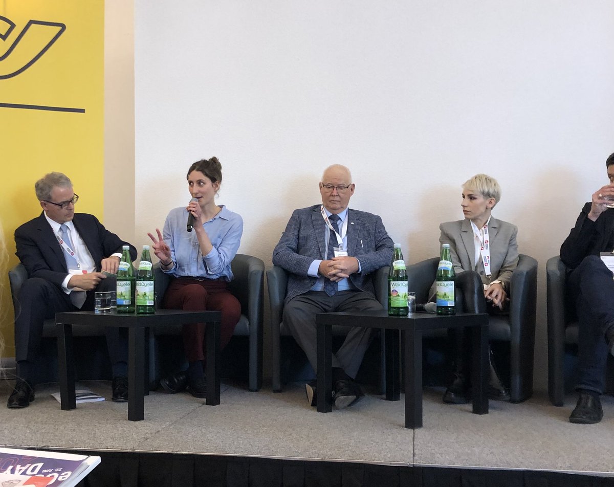 Expertin für Lieferketten @annamariannaaa plädierte heute am Podium beim Handelskolloquium des <a href="/handelsverbandA/">Handelsverband AT</a> für ein EU-weites Lieferkettengesetz mit klaren Klimaverplichtungen als unverzichtbaren Hebel für die Bekämpfung der Klimakrise! #hk2023