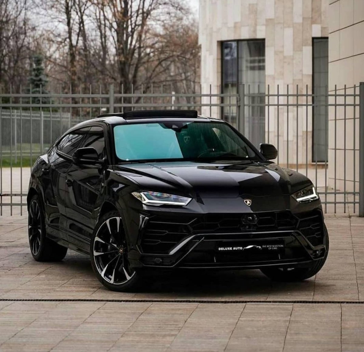 DailyLamboTM's tweet photo. Lamborghini Urus ⚫️ https://t.co/2WvntqEg9L