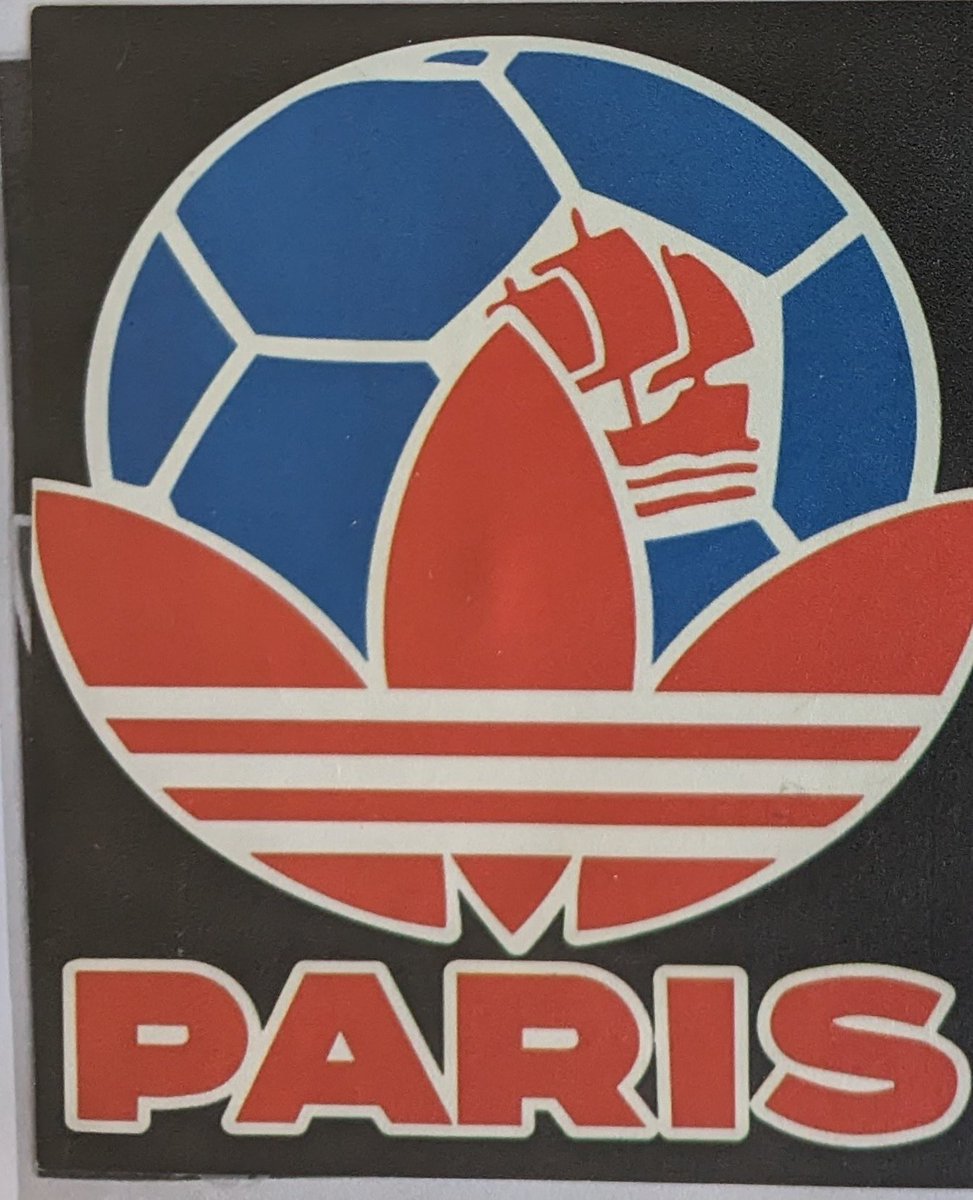 1jour1stick's tweet photo. Clairement plus #teamadidas là où d'autres sont plus #teamairmax 😛 https://t.co/0rDatoo0I0