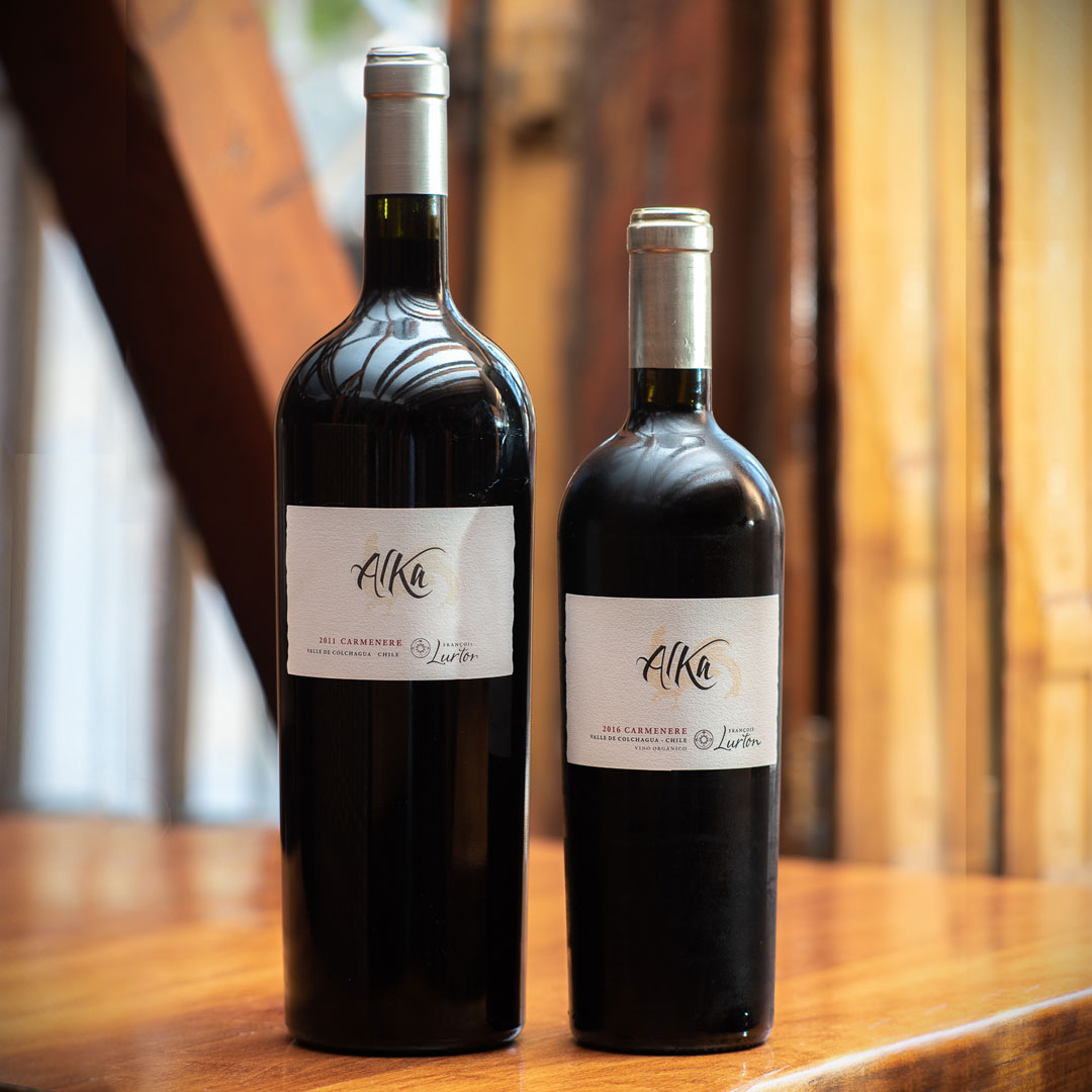 Descubre el pionero del Carmenere de Chile ¡Prueba nuestro Alka en botella magnum y conoce por qué fue uno de los primeros en demostrar el potencial de esta uva! Con notas de frutas rojas y negras y un toque de té ahumado, este vino es una delicia para el paladar 🍇🍷
 #Carmenere