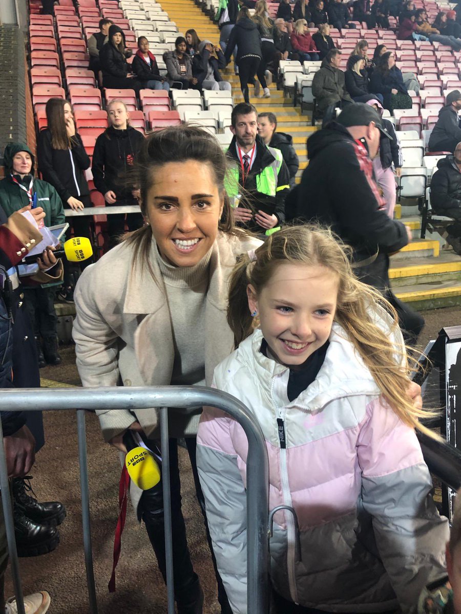 Big thank you to <a href="/fara_williams47/">Fara Williams MBE</a> for the photo last night 🙌
Absolute legend ⚽️ 🏴󠁧󠁢󠁥󠁮󠁧󠁿
