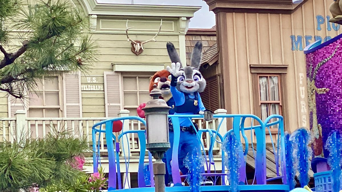 花音ちゃん(<a href="/kanonichinose/">一ノ瀬 花音/ Kanon Ichinose</a> )とお揃いディズニー🏰
40周年可愛い☺️
1日あっという間で楽しすぎた🥹💕
よく食べよく笑いよく歩きました🤤
これからもたくさん遊ぼうね🫶