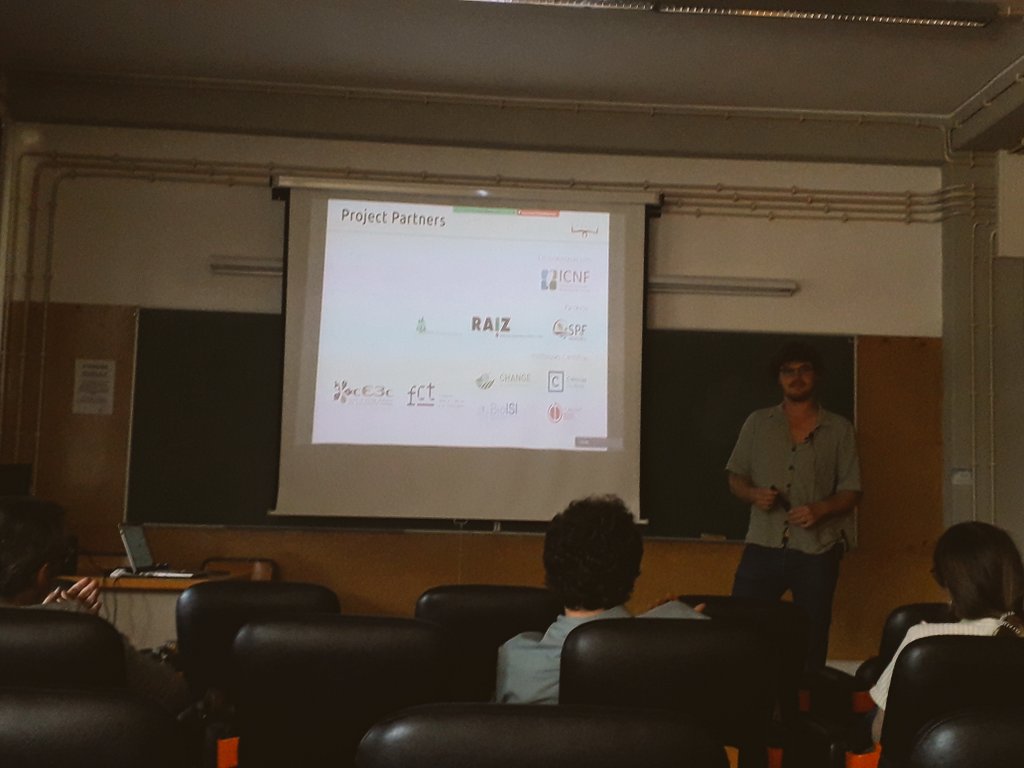 ESFE_cE3c's tweet photo. Today, one of our researchers presented the results of #R3forest Project that aims to use #Acacialongifolia biomass for post-fire recovery.
Find out more here: https://t.co/wxPD8021GI @CE3CResearch https://t.co/EvCGggPgAX