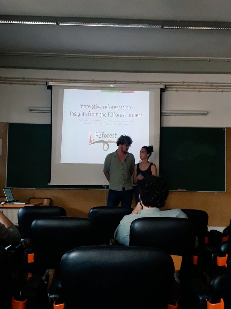 ESFE_cE3c's tweet photo. Today, one of our researchers presented the results of #R3forest Project that aims to use #Acacialongifolia biomass for post-fire recovery.
Find out more here: https://t.co/wxPD8021GI @CE3CResearch https://t.co/EvCGggPgAX