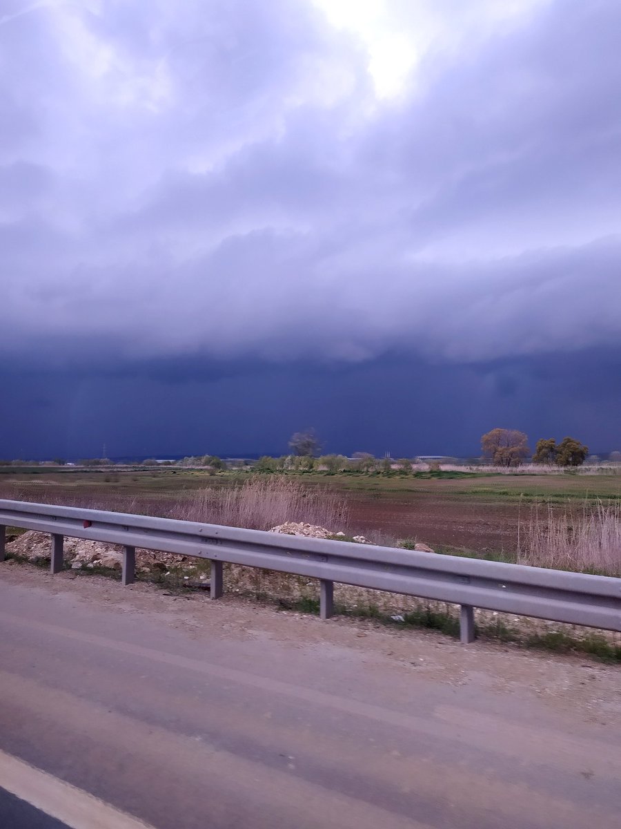 seydovski's tweet photo. yağmurlu bir yolculuk olacak gibi. renklerin harikalığı. ☁️🌩️🌧️ https://t.co/tTvYma6vFr