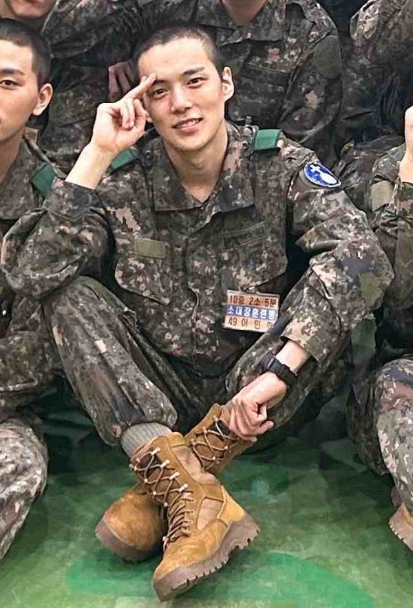 minhyuklocked's tweet photo. i hope you're okay there minhyuk 🥺 https://t.co/4HPcLWQuQU