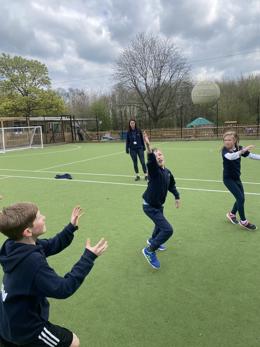DanesfieldY4's tweet photo. We had great fun in the sun yesterday practicing our pivots and chest passes during Netball skills. ☀️ 🏀 #norunning #netball #chestpass @DanesfieldSchl https://t.co/cUfwPIUugr