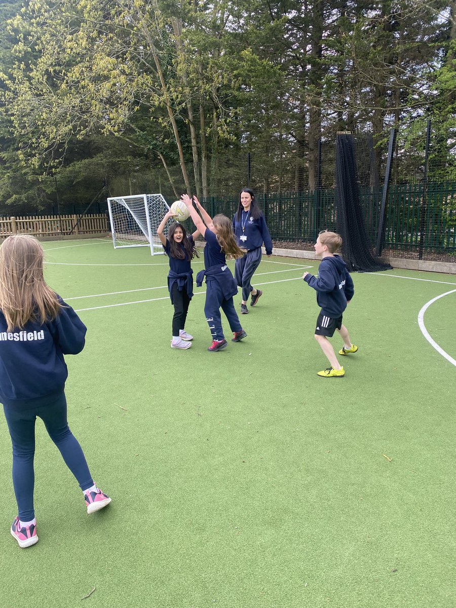 DanesfieldY4's tweet photo. We had great fun in the sun yesterday practicing our pivots and chest passes during Netball skills. ☀️ 🏀 #norunning #netball #chestpass @DanesfieldSchl https://t.co/cUfwPIUugr