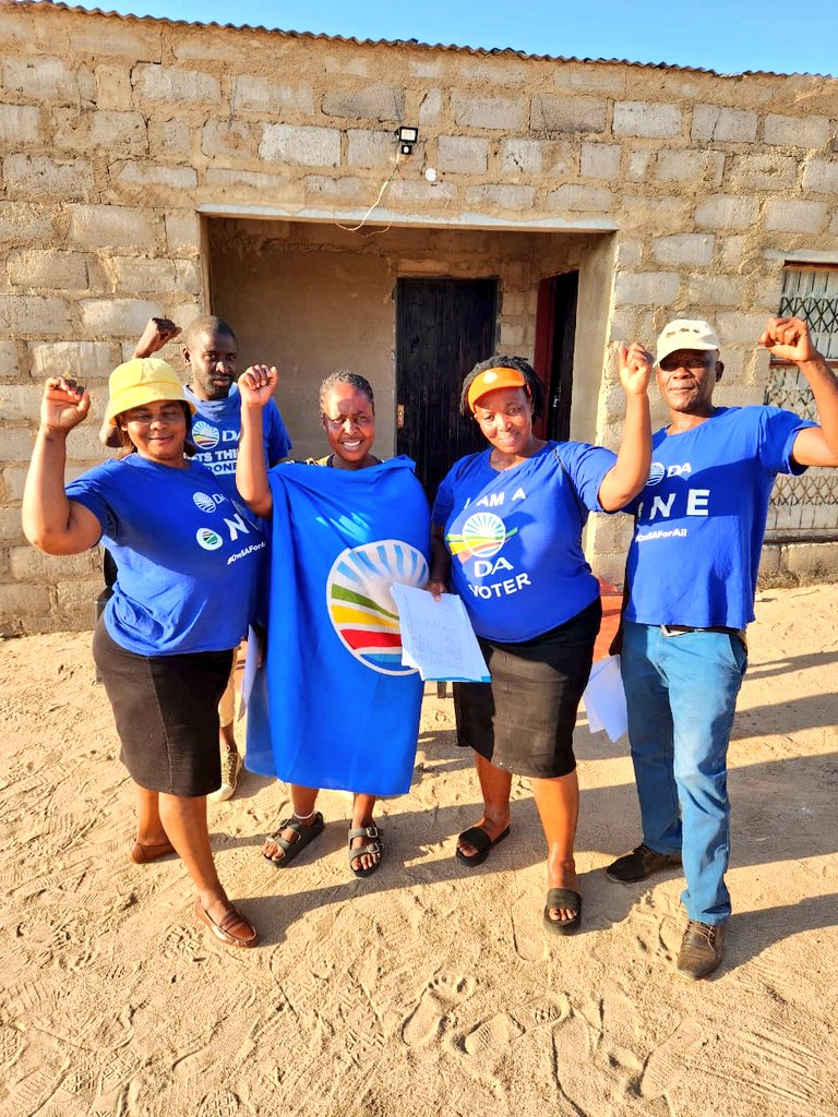 DA_Mpumalanga's tweet photo. 📑 Membership Drive in Chochocho Bushbuckridge Constituency💙
House to house, street to street, door to door siyeza!
#TheDAgetsThingsDone
Sign up to be a member of the party that Gets Things Done, the DA.
Visit https: https://t.co/DQHsZF72PS
#DAatWork #VoteDA https://t.co/WGFYODw6tR