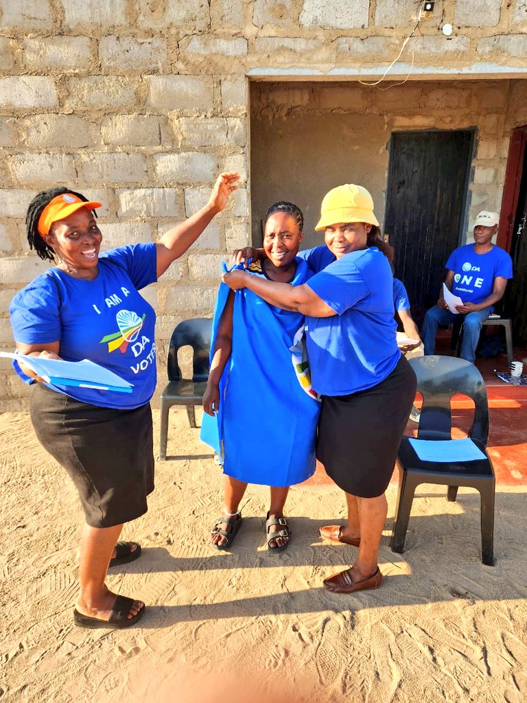DA_Mpumalanga's tweet photo. 📑 Membership Drive in Chochocho Bushbuckridge Constituency💙
House to house, street to street, door to door siyeza!
#TheDAgetsThingsDone
Sign up to be a member of the party that Gets Things Done, the DA.
Visit https: https://t.co/DQHsZF72PS
#DAatWork #VoteDA https://t.co/WGFYODw6tR