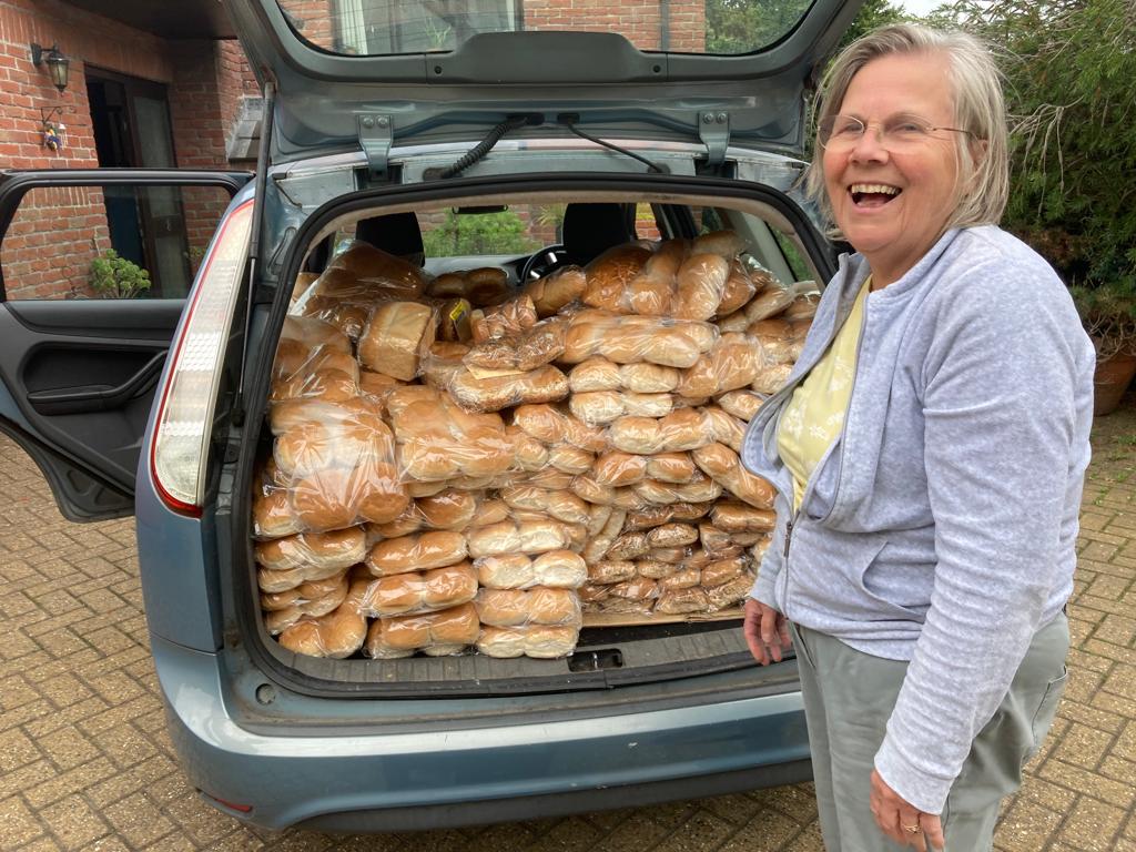 CHAOSLocalUK's tweet photo. This #VolunteerRecognitionDay we want to say one great big THANK YOU to all of our amazing volunteers who work tirelessly behind the scenes to help us help the community. 👏

You're the best. 💓 #KeepItCHAOS #Volunteering #ThankYou https://t.co/Fh1gNqDL1y