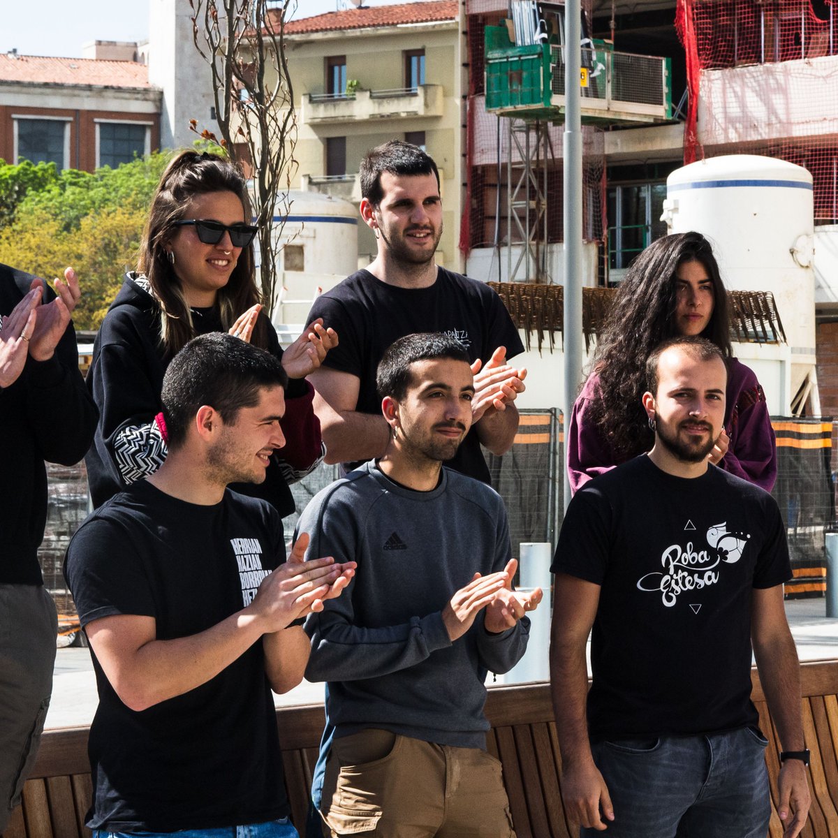 Fase neoliberal honen agorpenarekin batera guztion bizitzak erdigunean jarriko duen bizimodua eta antolaketa soziala ezinbestekoa dugu.

🪧Maiatzaren lehenean bizitzaren aldeko barrikadara batzeko dei egiten diegu gazteei.

Parte hartu gazte blokeetan! #BizitzarenAldekoBarrikadan