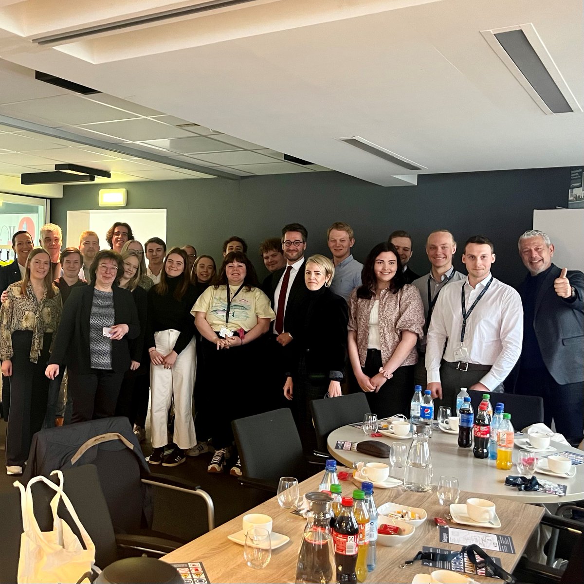 Hydro Raeren today invited 19 young politicians from #Norway to visit #Ostbelgien. Thank you for associating us in this great initiative. Cross-border networks between business and politics is key to foster current challenges: climate, inflation, lack of skilled workers...