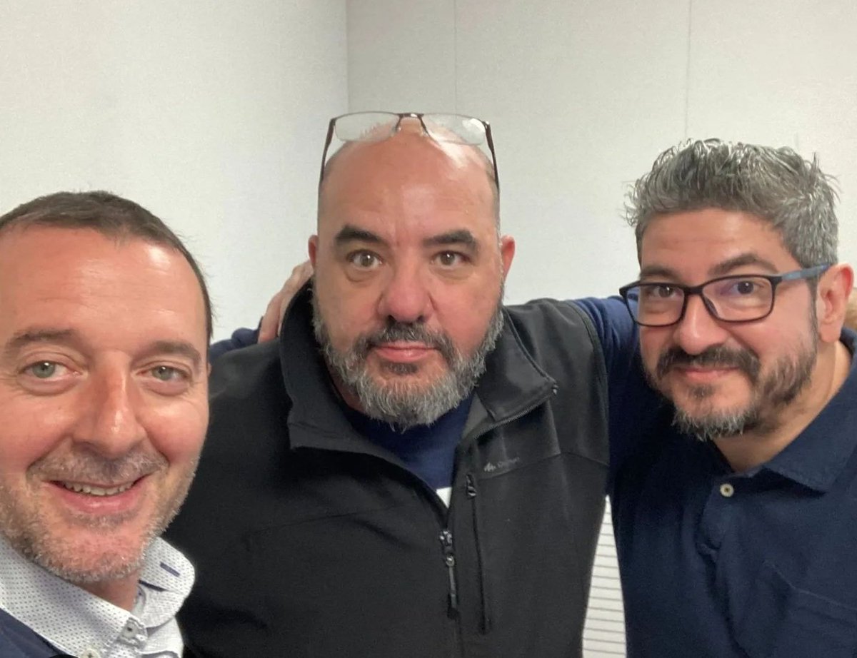 fuegomarket's tweet photo. Y entre humo anda el juego.
En @oidococinacope @COPE presentamos el libro 📚 #EntreHumo de Juan Manuel Benayas By @Planeta_Gastro
Gracias Roberto y equipo del programa, un placer.
#BBQ #Radio #Cocina https://t.co/fIqVYuaoiV