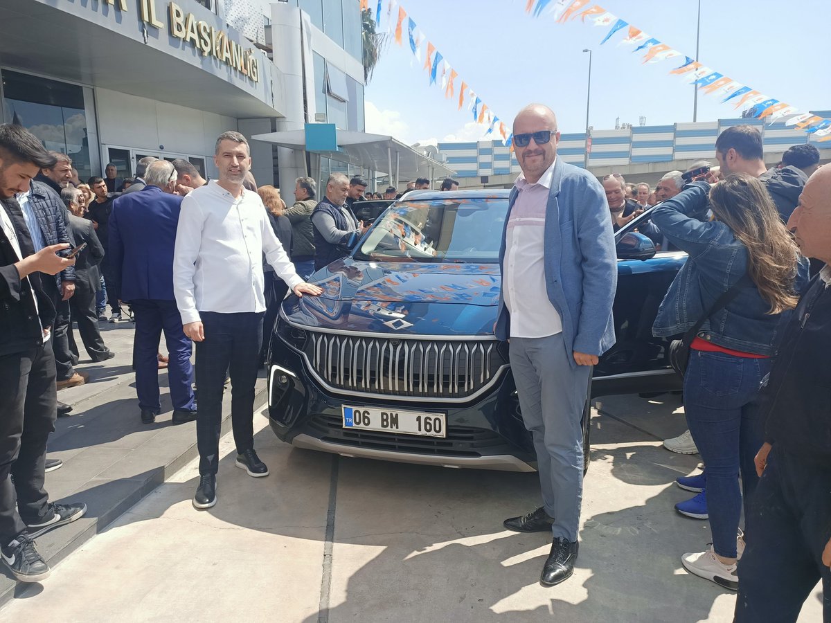 MuftuogluYasin's tweet photo. Ak parti İzmir il başkanlığında geleneksel bayramlaşma programında sayın vekilimiz Mahmut Atilla Kaya ve tüm teşkilatımizla bayramlaştık çok şükür yerli ve milli gururumuz togg a binmekte nasip oldu https://t.co/AF3iTScMp7