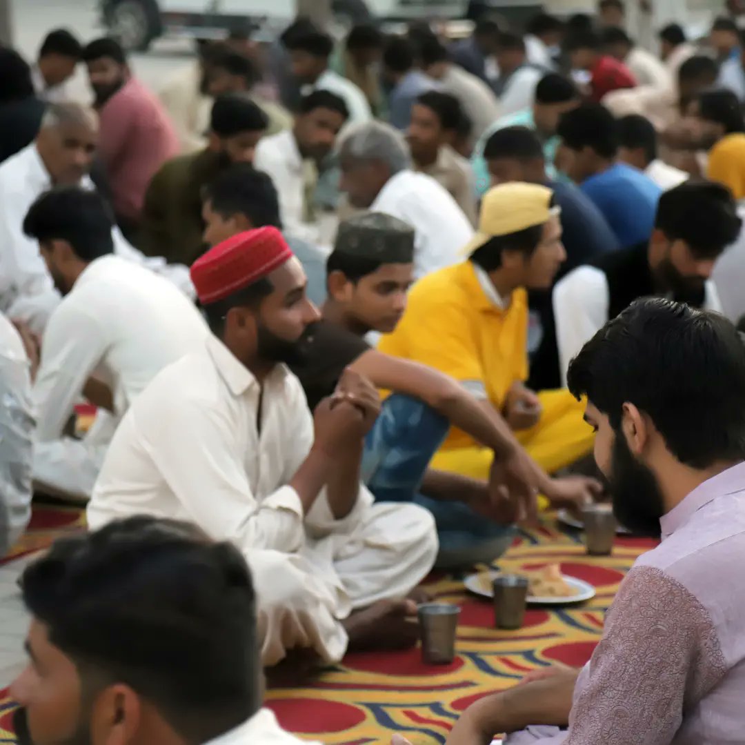 YanfaUn's tweet photo. Glimpse of Sheikhupura iftaar drive ✨1/2
#YUNF #NGO #ramzan #ramdan #ramzanmubarak #ramzanmubarak #blessedramzan #NonProfitOrganization #ExistToHelpMankind #helptheneedy #Humanity #Eid2023 #eidholidays #EidUlFitr #EidMubarak https://t.co/9Ox5Sta96M