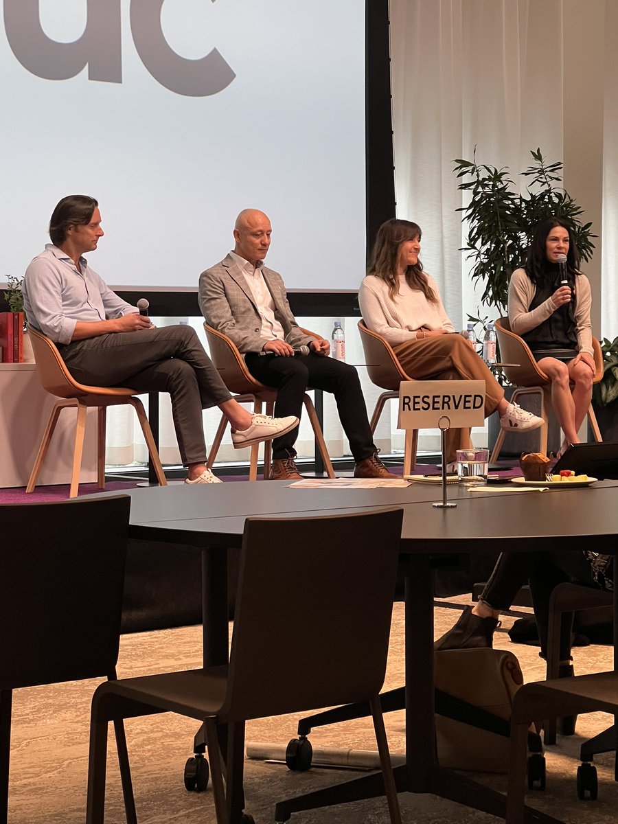 Gina Schreck tweet media