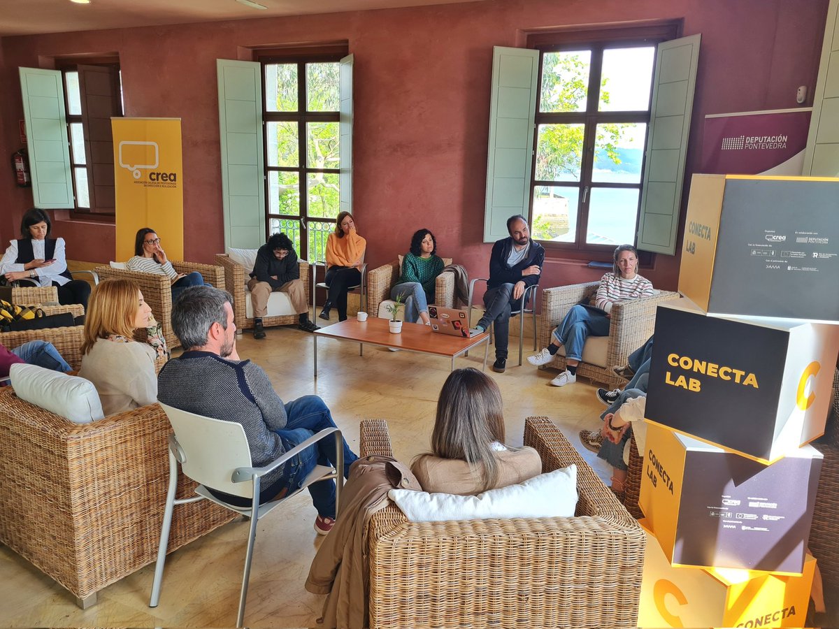 depo_es's tweet photo. Asistimos á última actividade do #ConectaLab, o "Encontro perspectiva - miradas de xénero no cine" e a unha interesante mesa de debate con @noemichantada, @paulaconsvarela, Álvaro Gago, María Vázquez e Belén Puime, que reclaman formación en igualdade no sector e nas facultades https://t.co/JxWl042Uyr