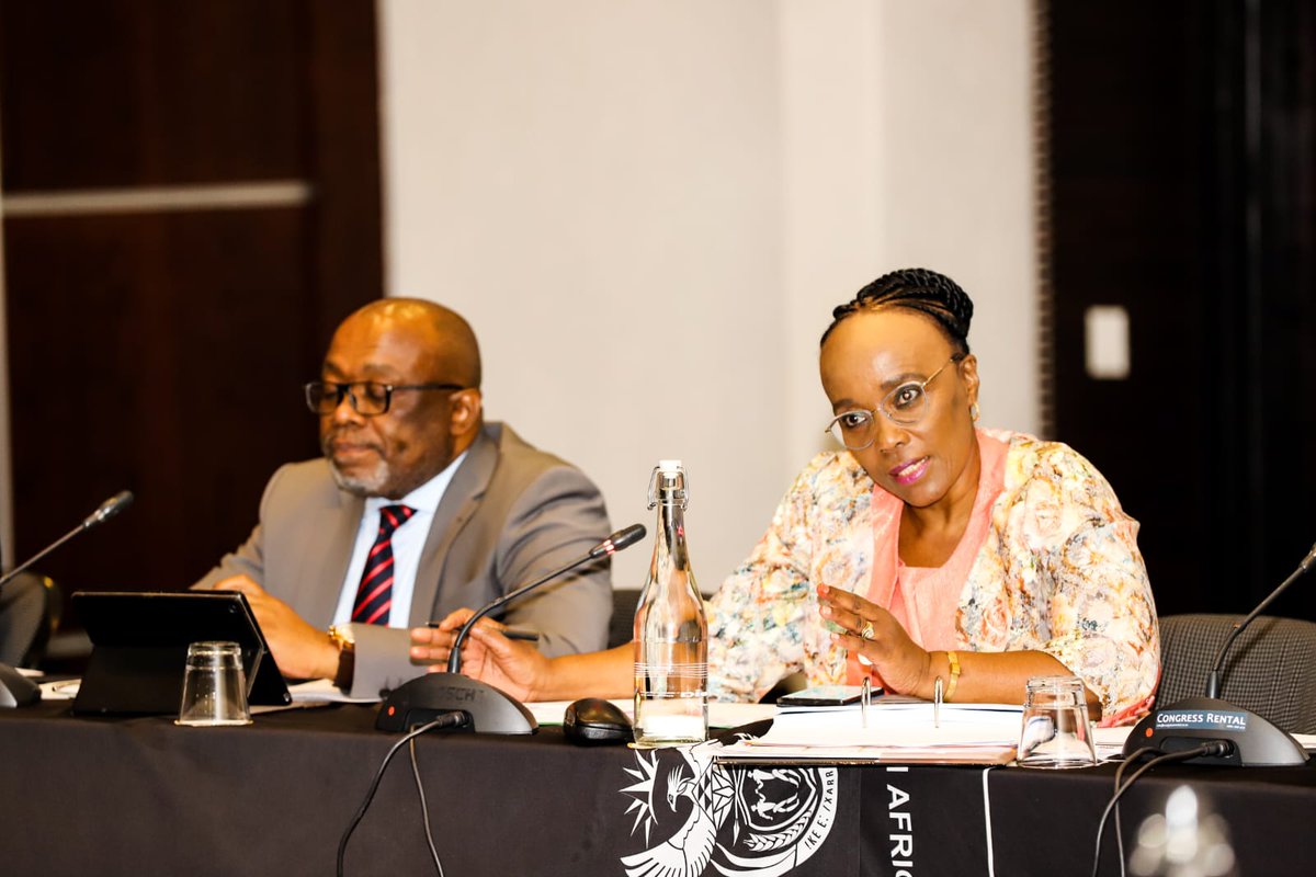 Dotransport's tweet photo. The Minister of Transport, @SindiChikunga together with the Deputy Minister of Transport Lisa Mangcu at the Transport MINMEC in Gauteng.

#MinMec

@SANRAL_za 
@GovernmentZA 
@lwaphesheya_k https://t.co/4KOOB5Ricj