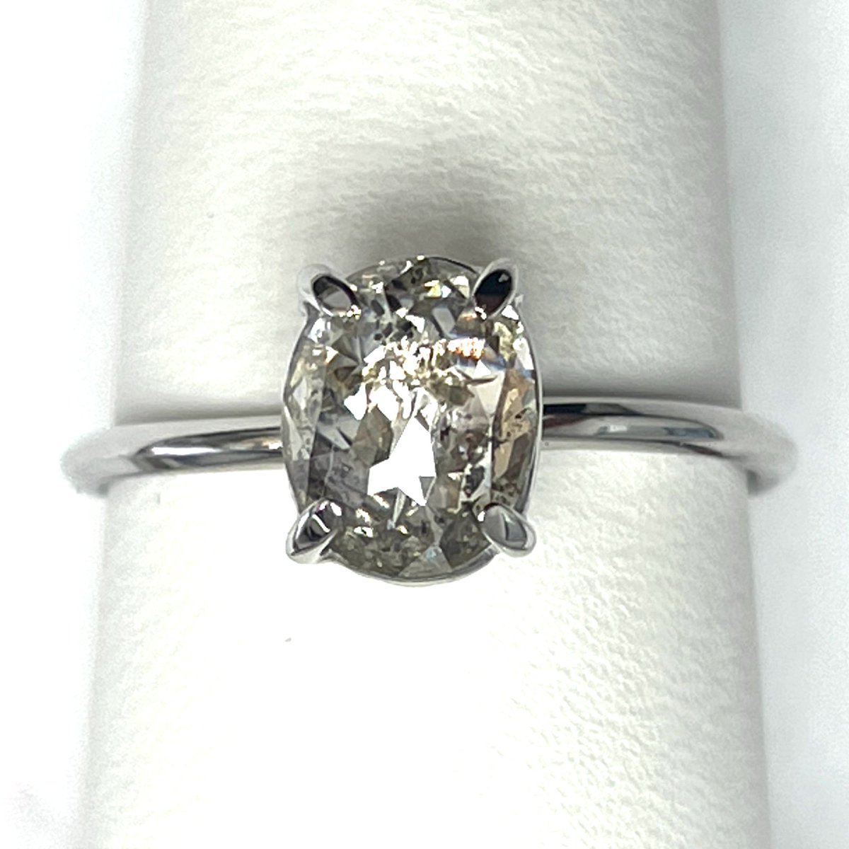 AvellinnoJewels's tweet image. Oval Rose Cut Ring, 18K White Gold Wedding Ring, Natural Salt And Pepper Diamond Ring, Oval Engagement Ring For Her, Bridal Ring Set💍

avellinno.com/products/salt-…

#whitediamondring #whitegoldring #prongring #saltandpepperring #ovalshapediamond #naturaldiamondring #ovalshapering