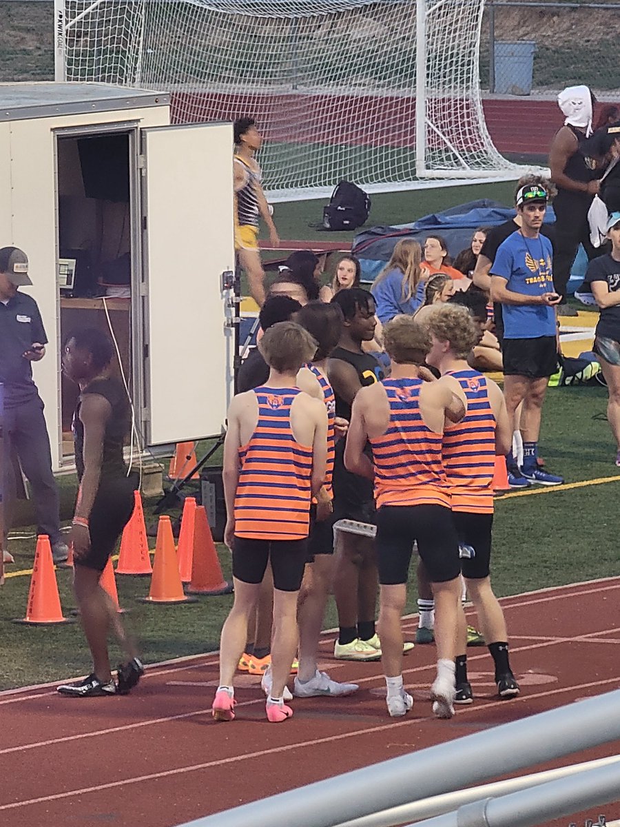 kerry_wicklund's tweet photo. Quick add at the meet yesterday: these boys ran the 4 x 400

3:37.92

https://t.co/W2F7XlTchm

@GavinWicklund https://t.co/txzgUOMrcX