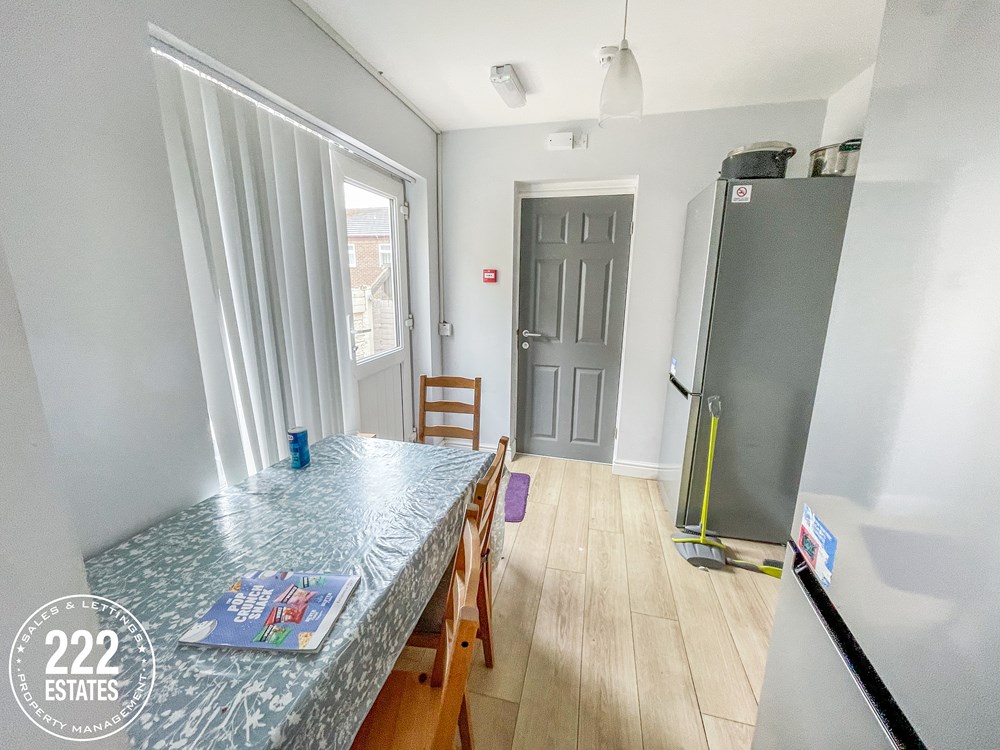 222Ltd's tweet photo. To Let - Luxury Furnished Room - Close to Widnes Town Centre. 
Two Bathrooms, Harmonious Household, Close to Widnes Town Centre, Call to arrange a viewing, Good Sized Bedrooms, Excellent Transport Links, All Bills Included - £65 per week https://t.co/TuwCVIyO1c