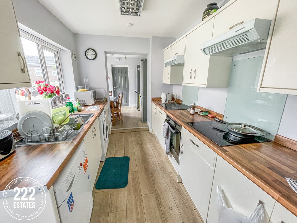 222Ltd's tweet photo. To Let - Luxury Furnished Room - Close to Widnes Town Centre. 
Two Bathrooms, Harmonious Household, Close to Widnes Town Centre, Call to arrange a viewing, Good Sized Bedrooms, Excellent Transport Links, All Bills Included - £65 per week https://t.co/TuwCVIyO1c