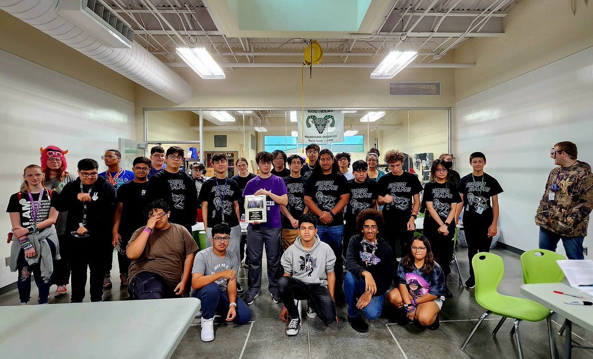 frc_2882's tweet photo. Tons of gratitude to our amazing friends @MCHS_Rams @MCHSRoboRams for the plaque you presented to @frc_2882 @MRHSMavericks! 🙏💜 We loved the surprise ice cream party + the chance for our @katyisd sister-teams to collaborate all year.  
#KRA #KatyRoboticsAlliance @KatyShawCenter https://t.co/UxF0lvkdY9